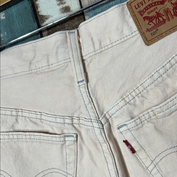 Levi's 501 button fly peach color Jean Shorts for Women - Picture 13 of 16